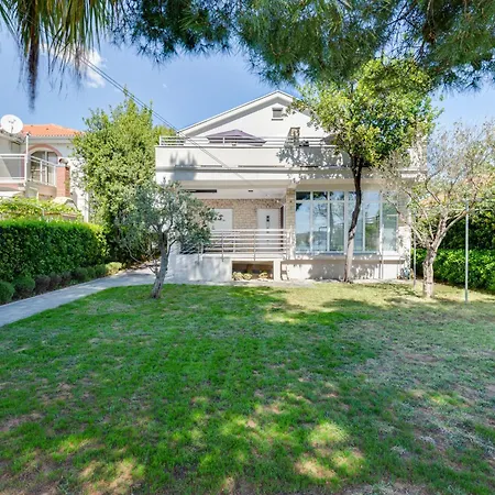 Smokva By Interhome *